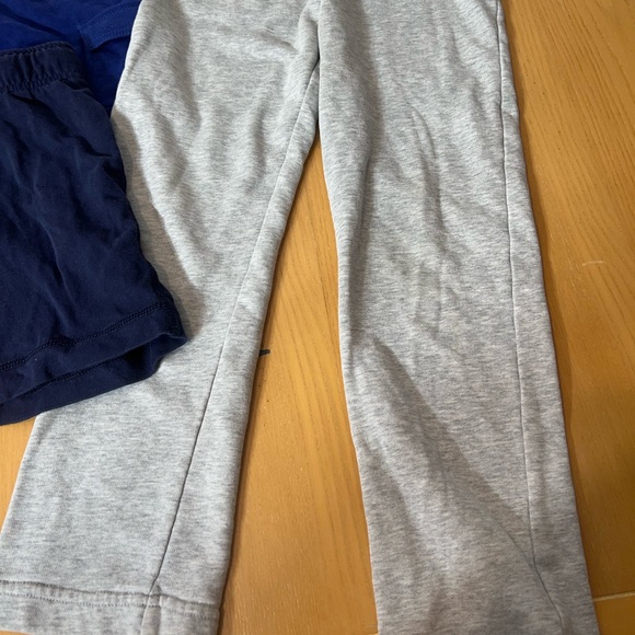 Gap Boys 2 shorts and 2 cotton sweats - Picture 3 of 4